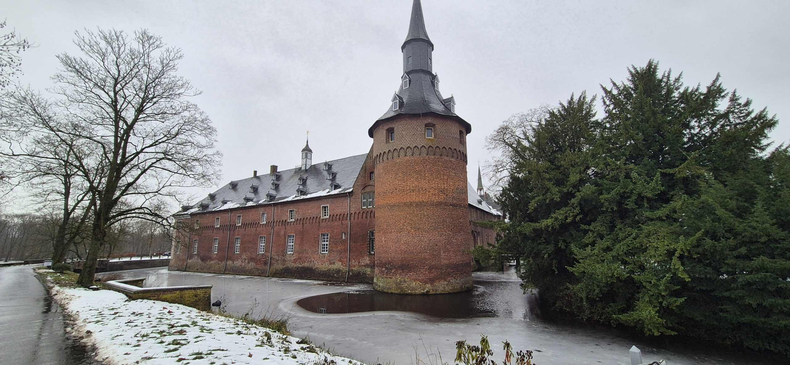 etappe-9-2-schloss-haas-1